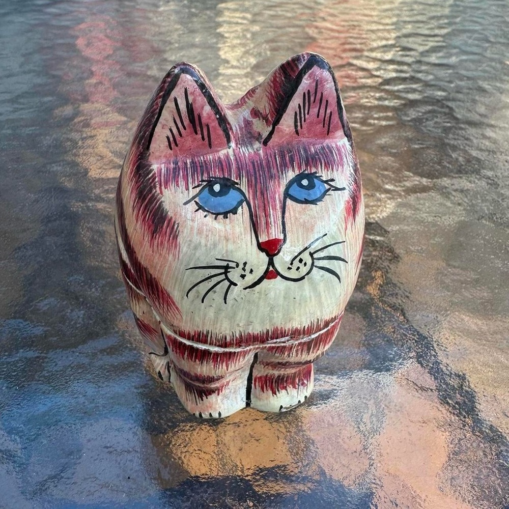 Hand painted cat box :-)❤️🐱  Great vintage condition   Orange tabby cat